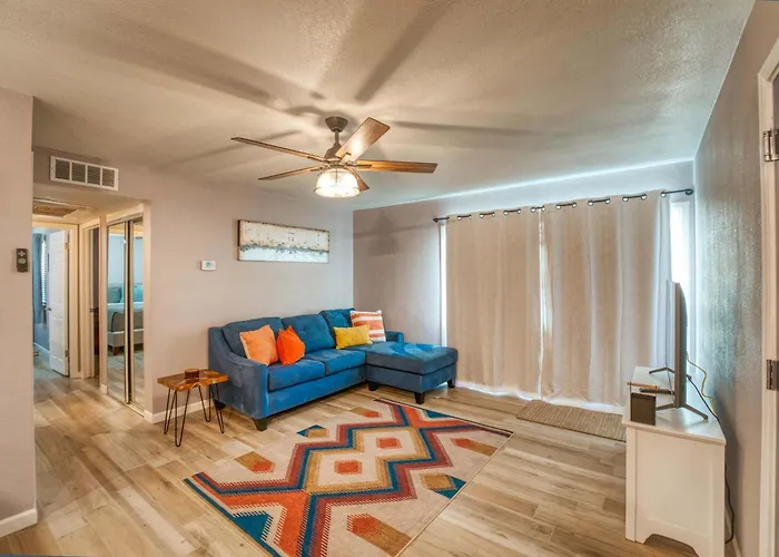 2br Sleeps 6 Pool Bbq Gym Hot Tub & Bar Hopping